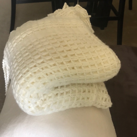 creamy ivory boho cozy poncho/wrap nwt🍂 - Picture 3 of 8